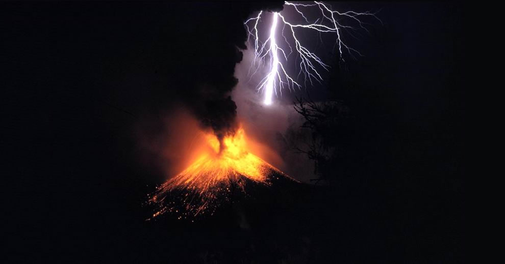 Volcanic Lightning iPhone Wallpaper 3g Background