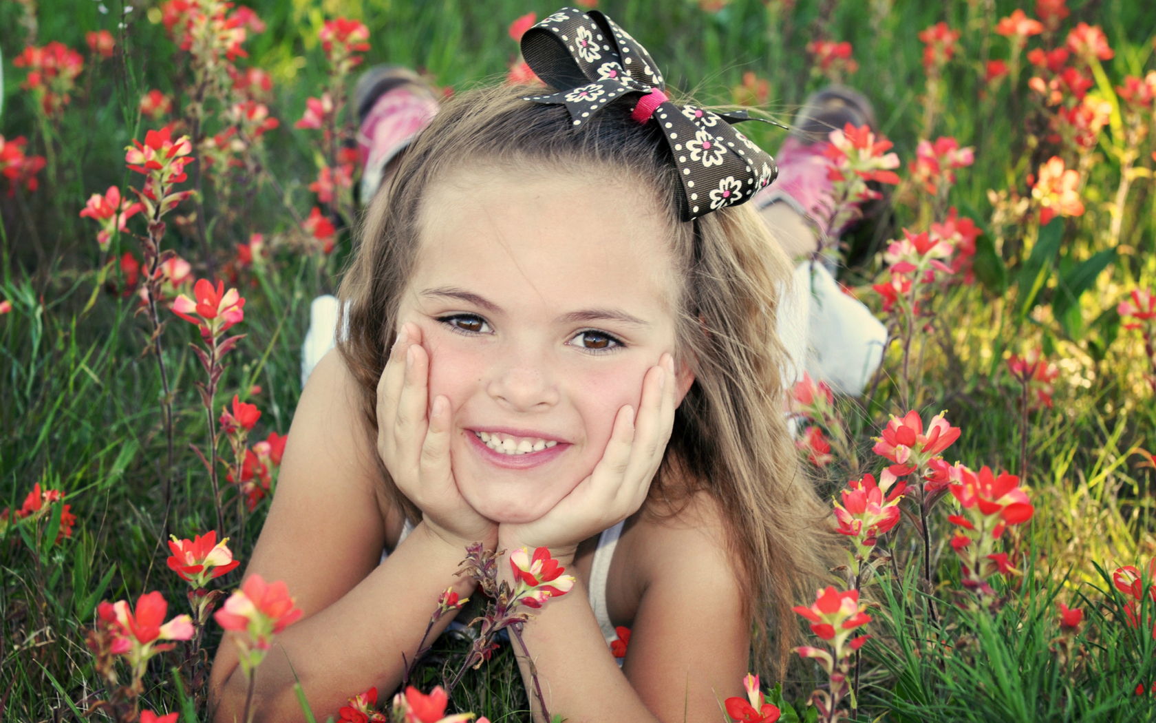 Mood Wallpaper children girl smile laughter bow Flowers nature