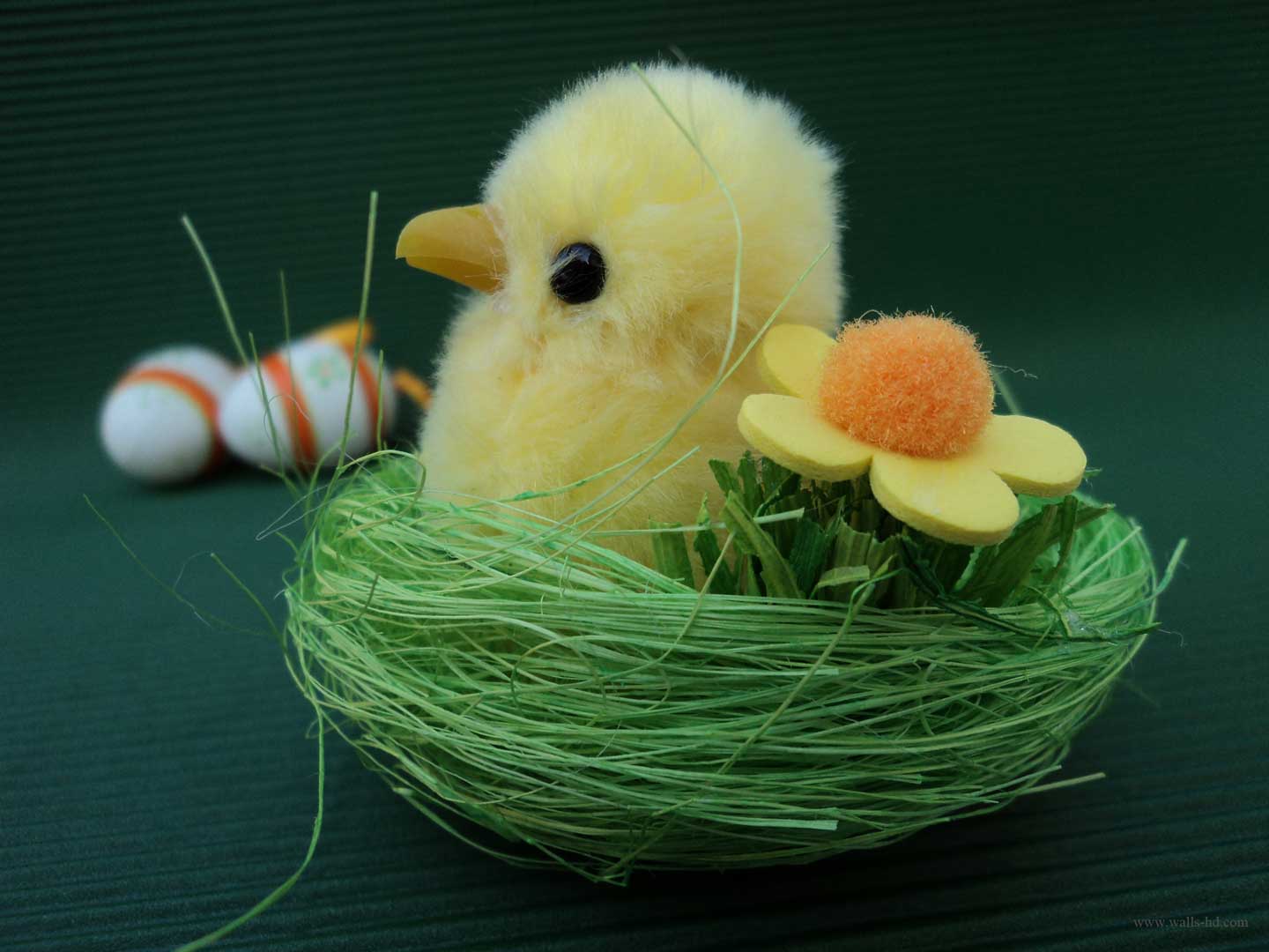 Wallpaper Yellow Easter Chick