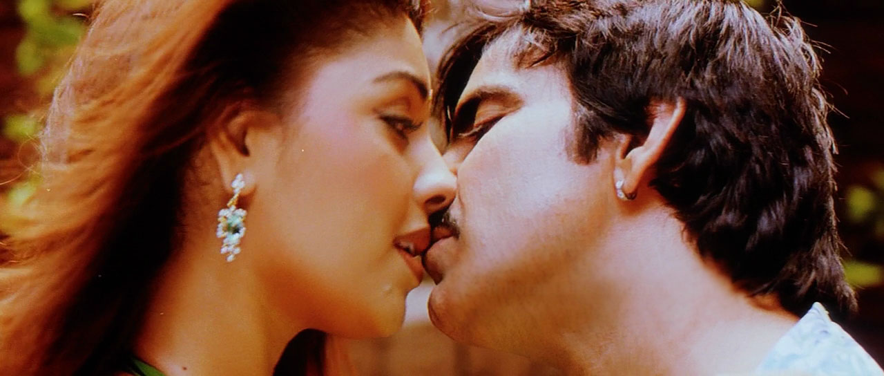 Richa Gangopadhyay Hot Lip Kiss With Ravi Teja Actress
