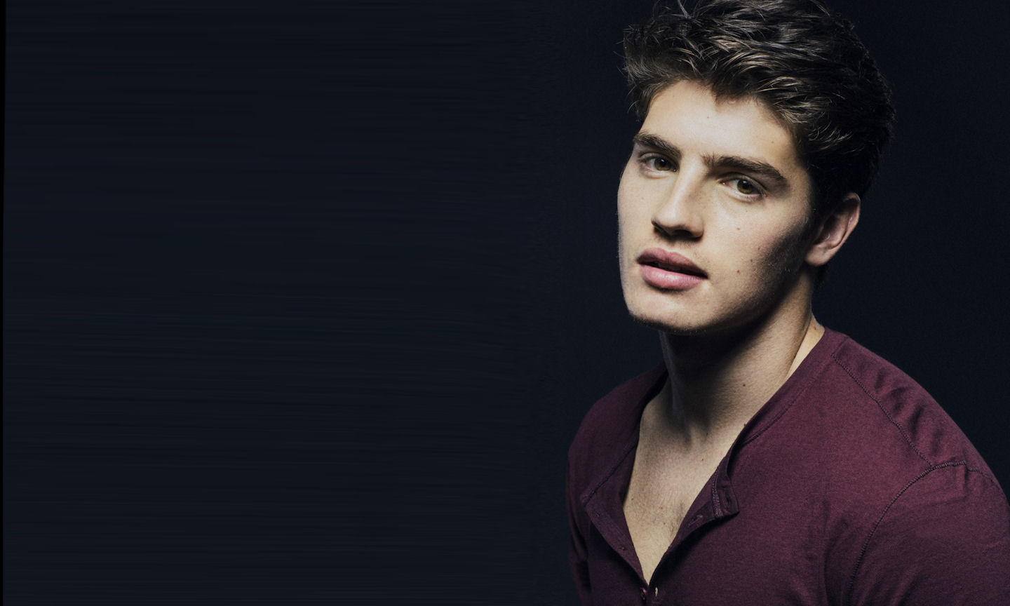 Faking It Star Gregg Sulkin Will Fake Being A Gay