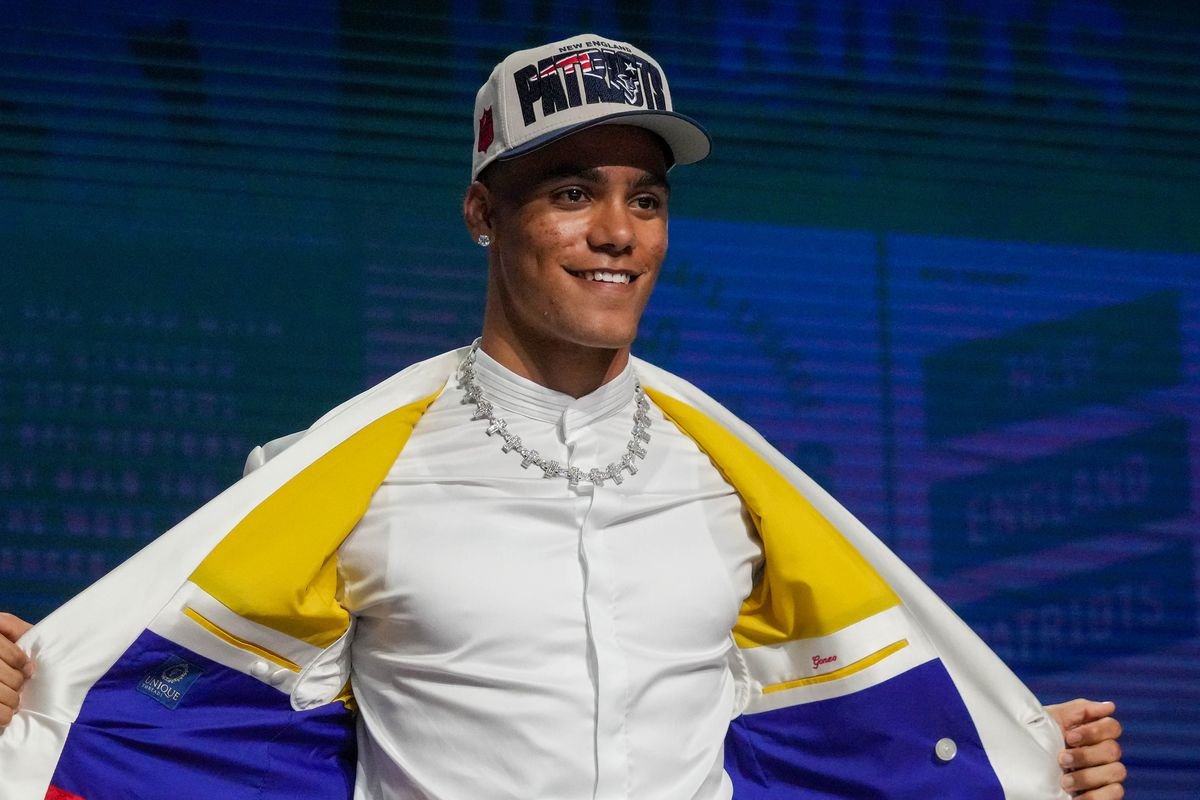 Christian Gonz Lez Luci Orgulloso La Bandera De Colombia En El Draft Wallpaper