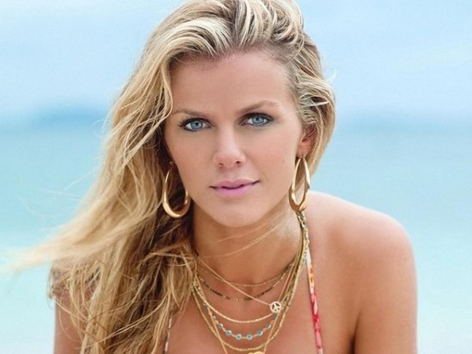 Brooklyn Decker Knows The Deck Is Stacked Against Her Gaming