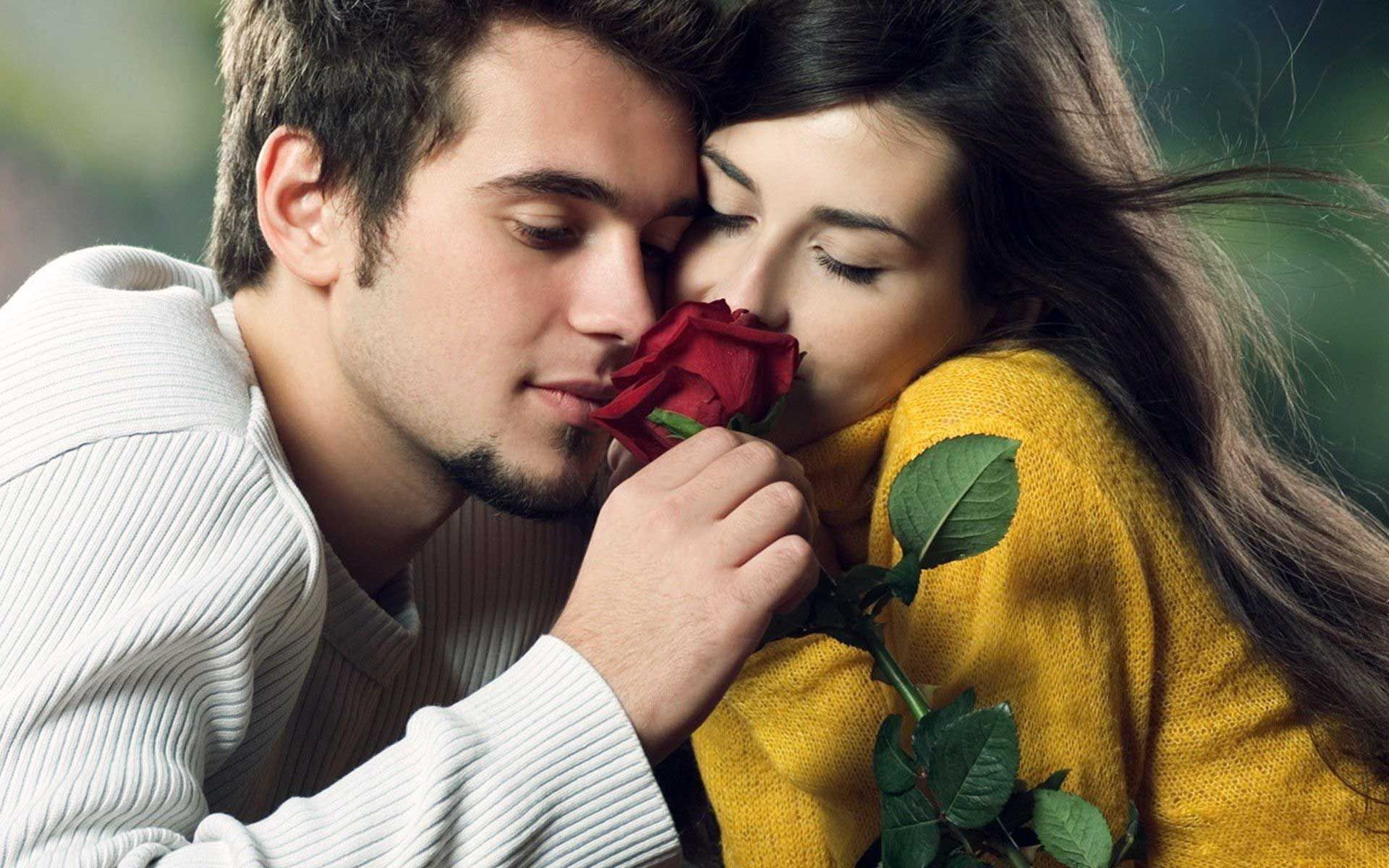 Sweet Love Couple Wallpaper On