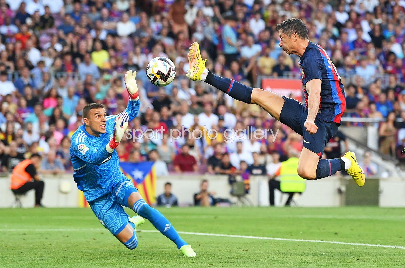 Robert Lewandowski Barcelona Scores V Jordi Masip Real Valladolid