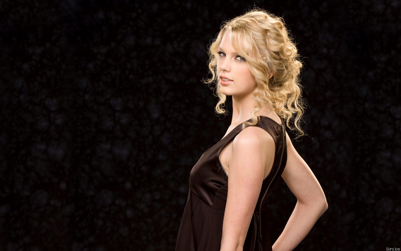 Hollywood Celebrity Taylor Swift HD Wallpaper