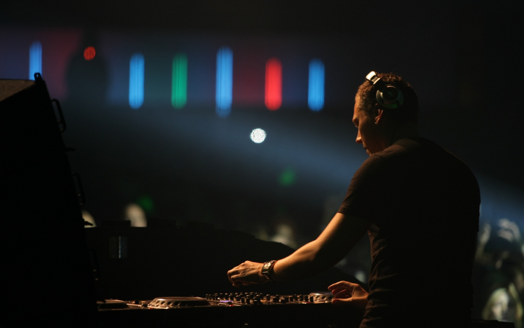 DJ Tiesto Live Wallpaper music background in 1680x1050 resolution