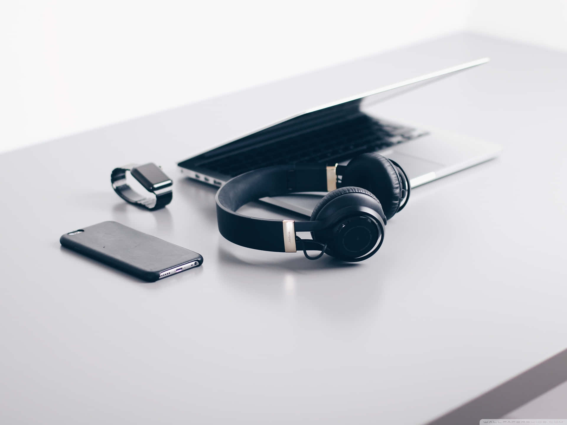 Sleek And Modern Peripheral Devices Wallpaper
