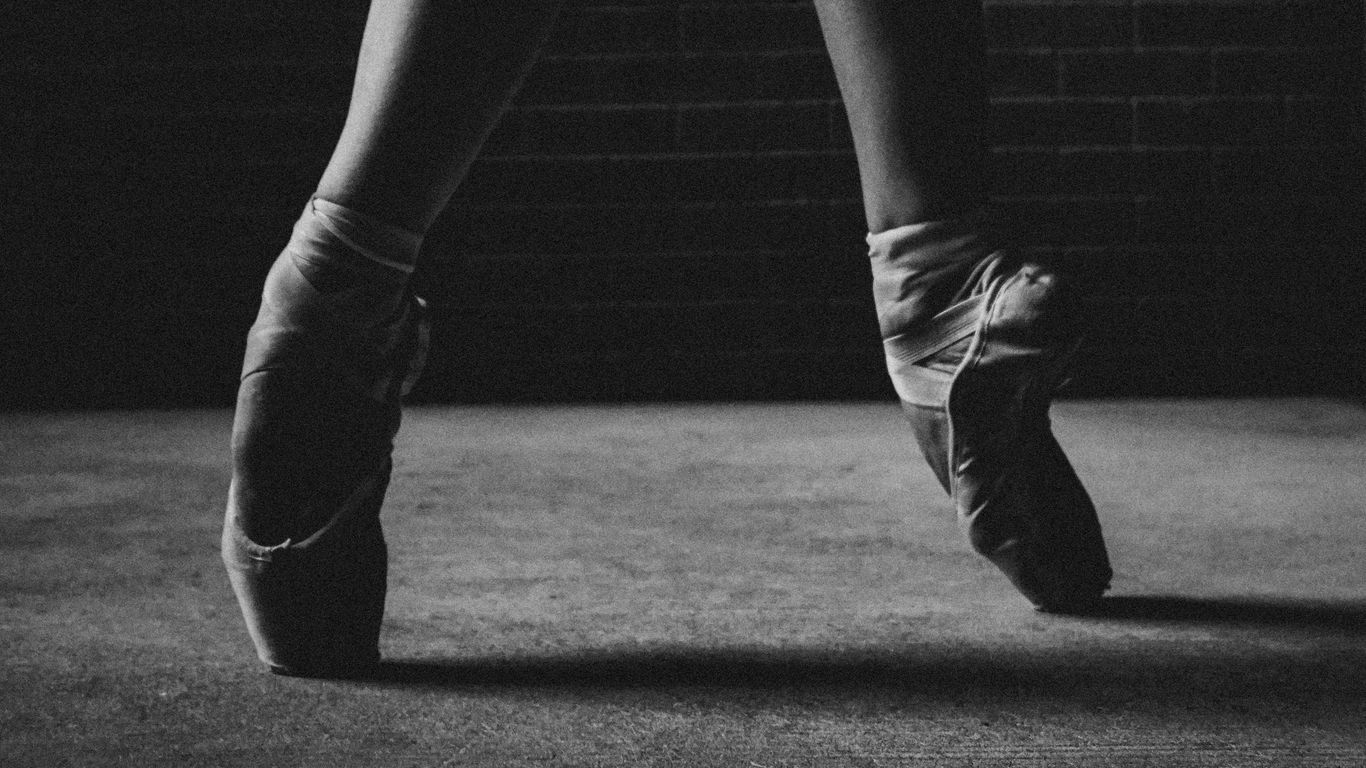 Wallpaper Ballerina Pointe Shoes Legs Bw