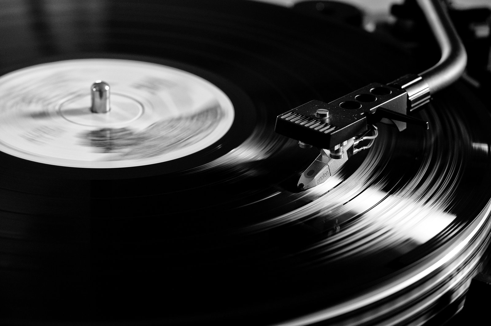 Vinyl Never Die by AxhellWood 1600x1063