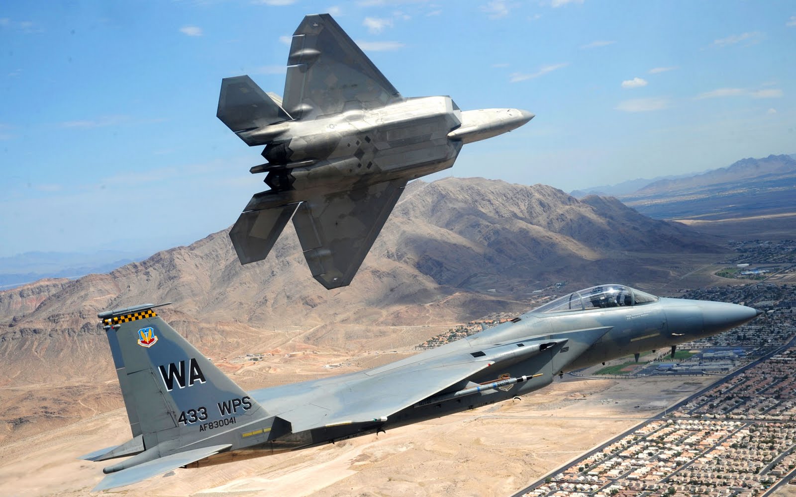 Free Widescreen Wallpapers F 15 and F 22 In Formation 1680 x 1050