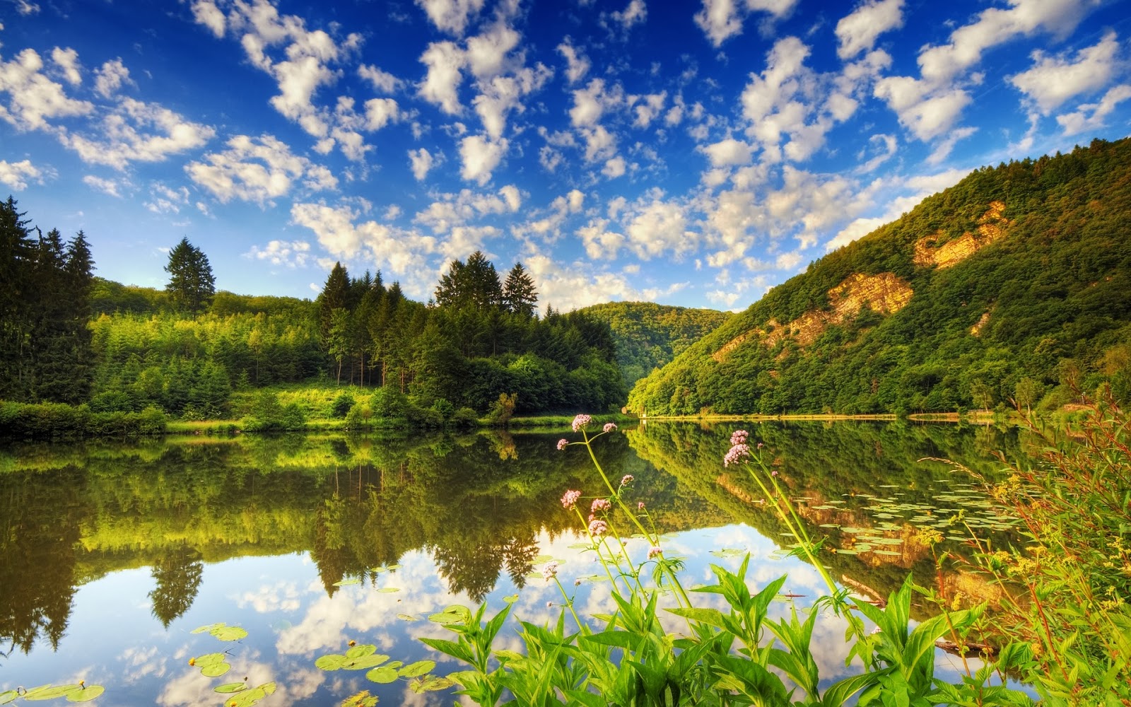 Most Beautiful Green Mountain Lake Nature Desktop Background