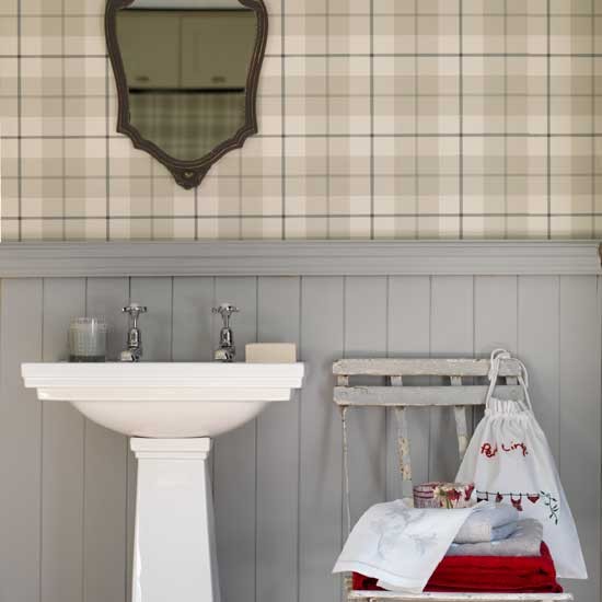 Plaid Wallpaper Works Well In Bathrooms Or Cloakrooms Opt For A Soft