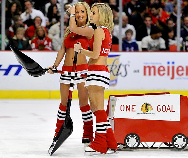 Pictures Image And Photos Chicago Blackhawks Ice Crew Girls