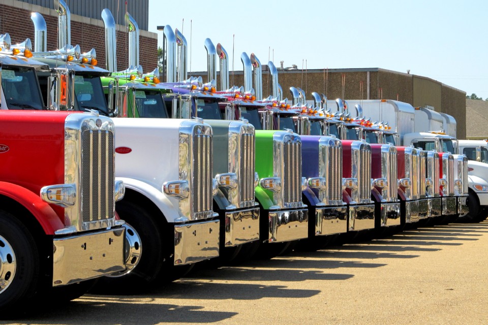 Wallpaper Keep on Truckin Which Color Do You Want Big Rig Truck