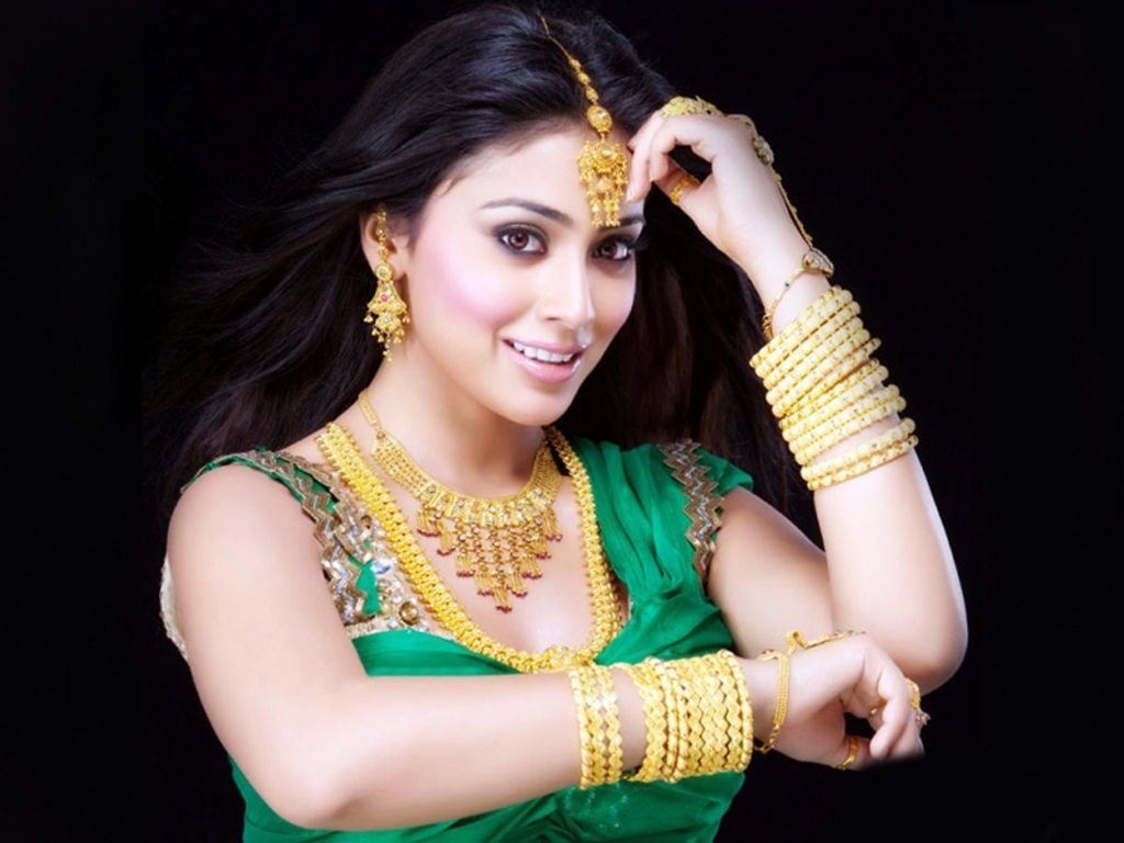 South Actress Shreya Wallpaper HD