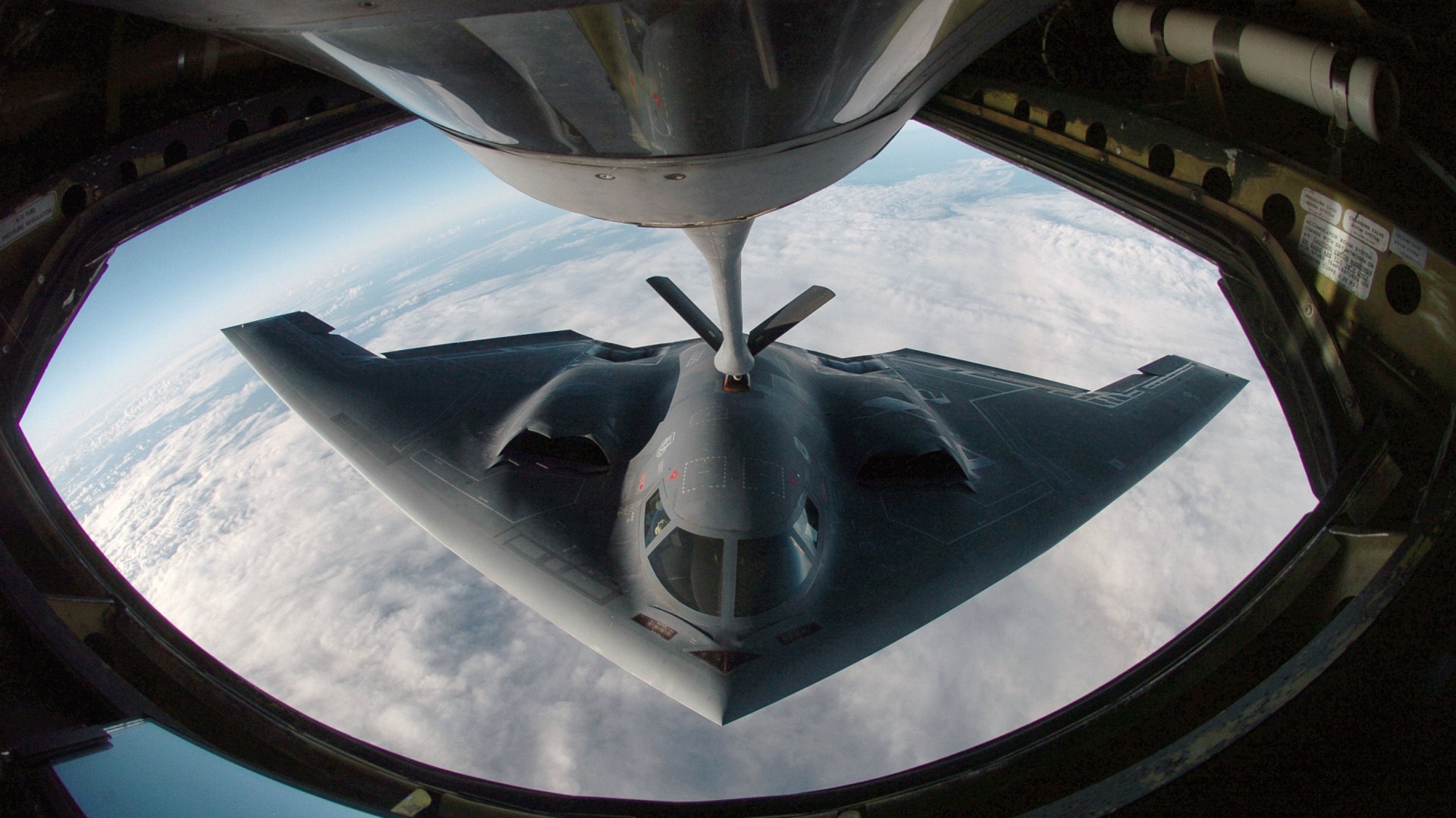 Wallpaper HD Stealth Bomber Refuelling
