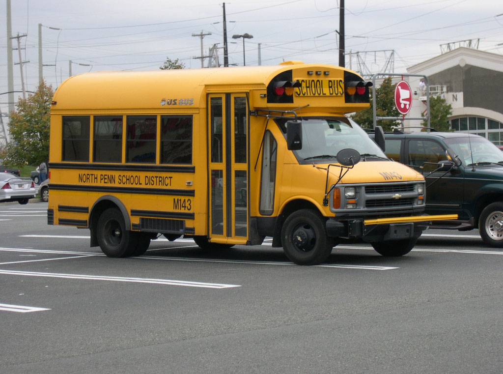 File Chevrolet Van School Bus Jpg Wikipedia The Encyclopedia