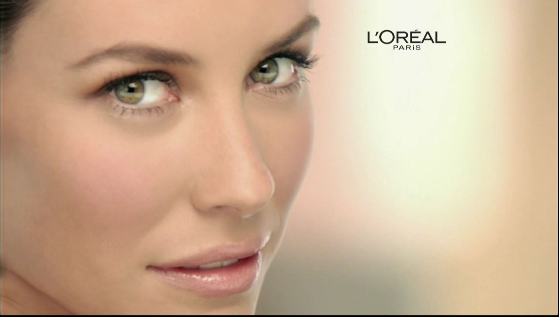 Evi For Loreal Evangeline Lilly Photo
