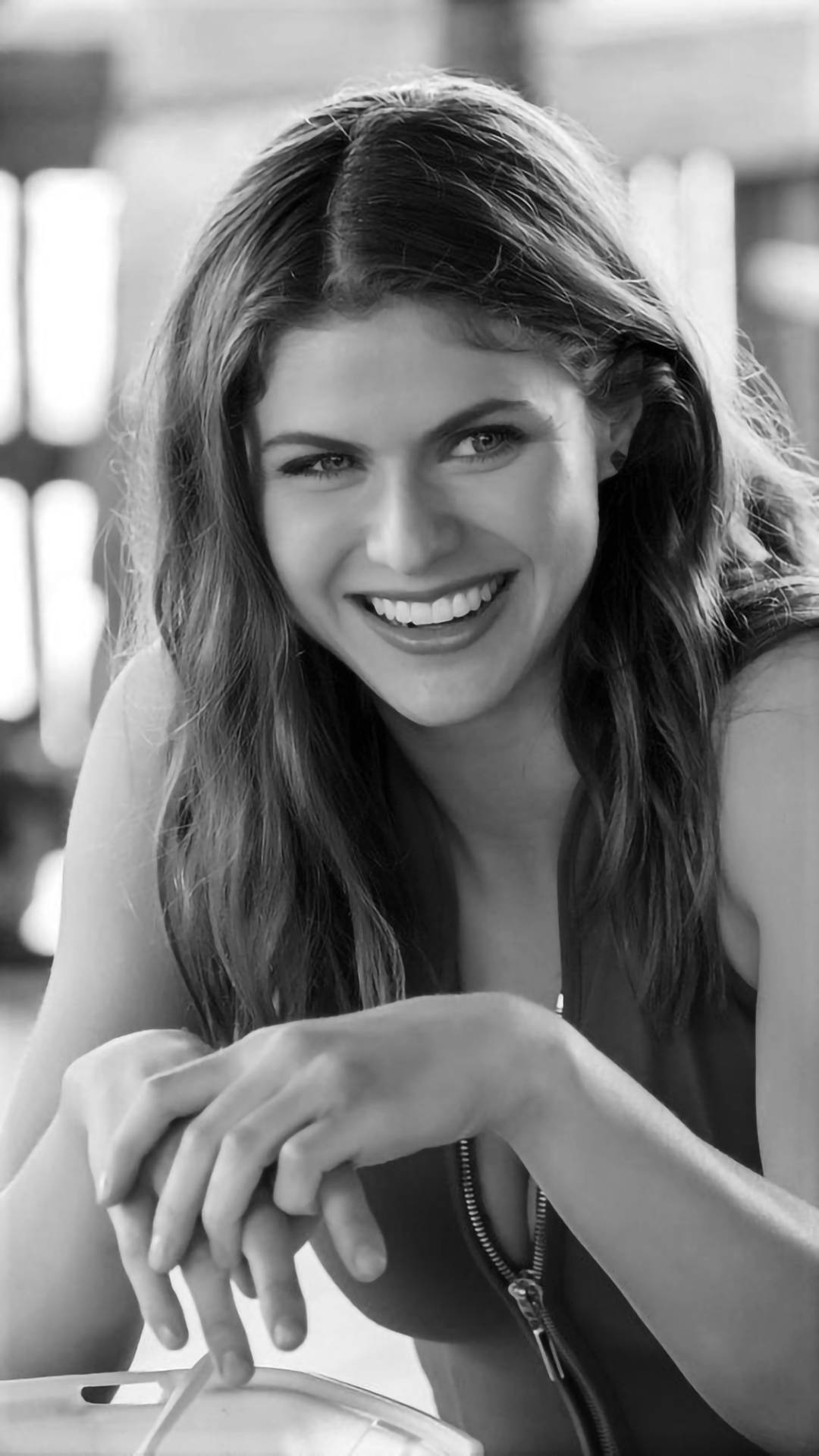 Alexandra Daddario Wallpaper