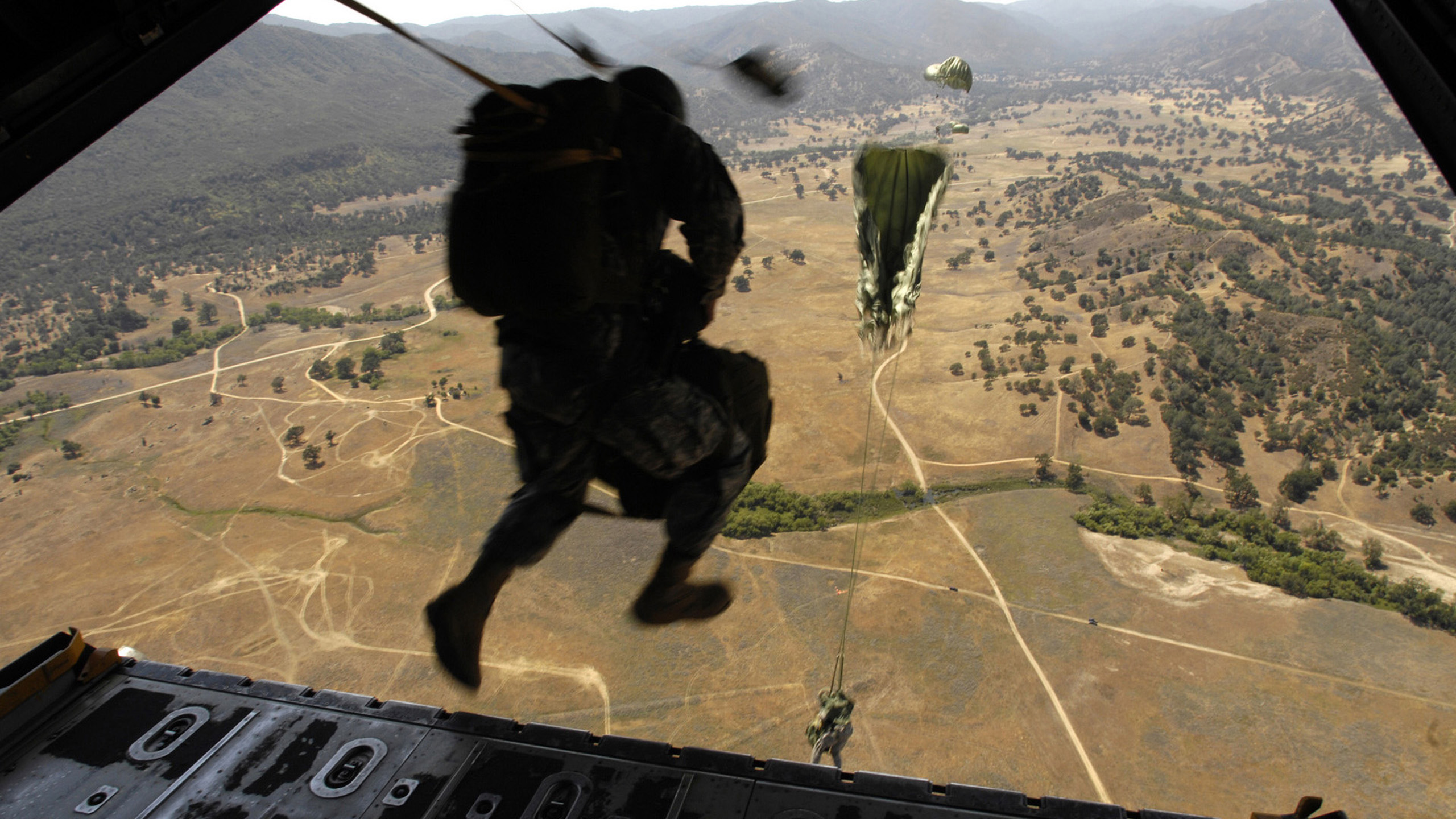 Qo739 Airborne Wallpaper Photos In High