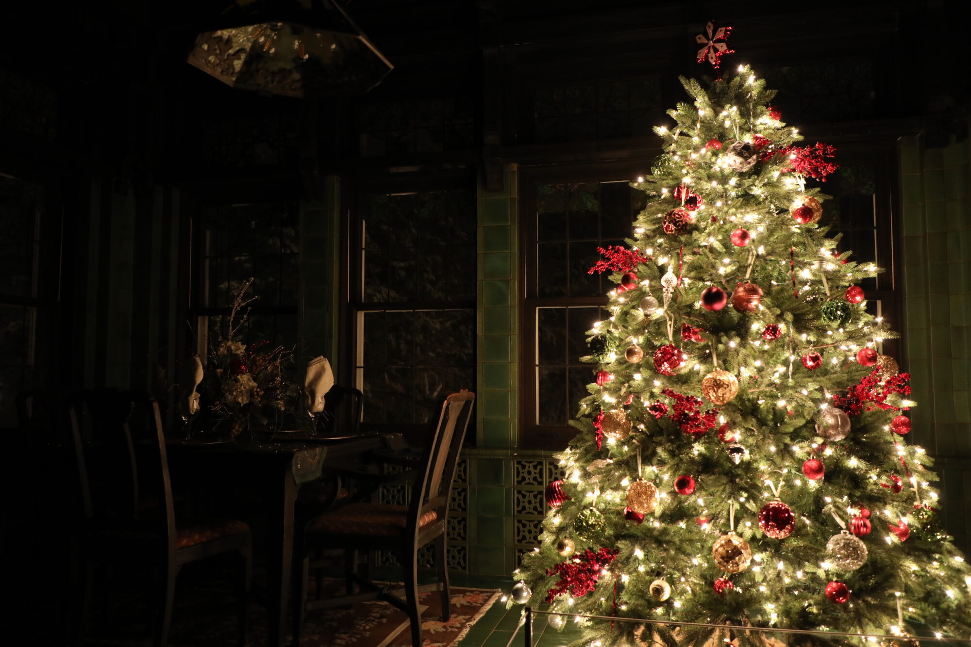 Evening Candlelight Tour Glensheen