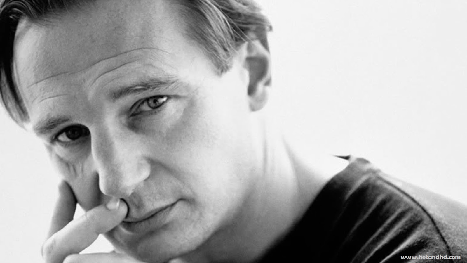 Liam Neeson HotandHD Wallpaper