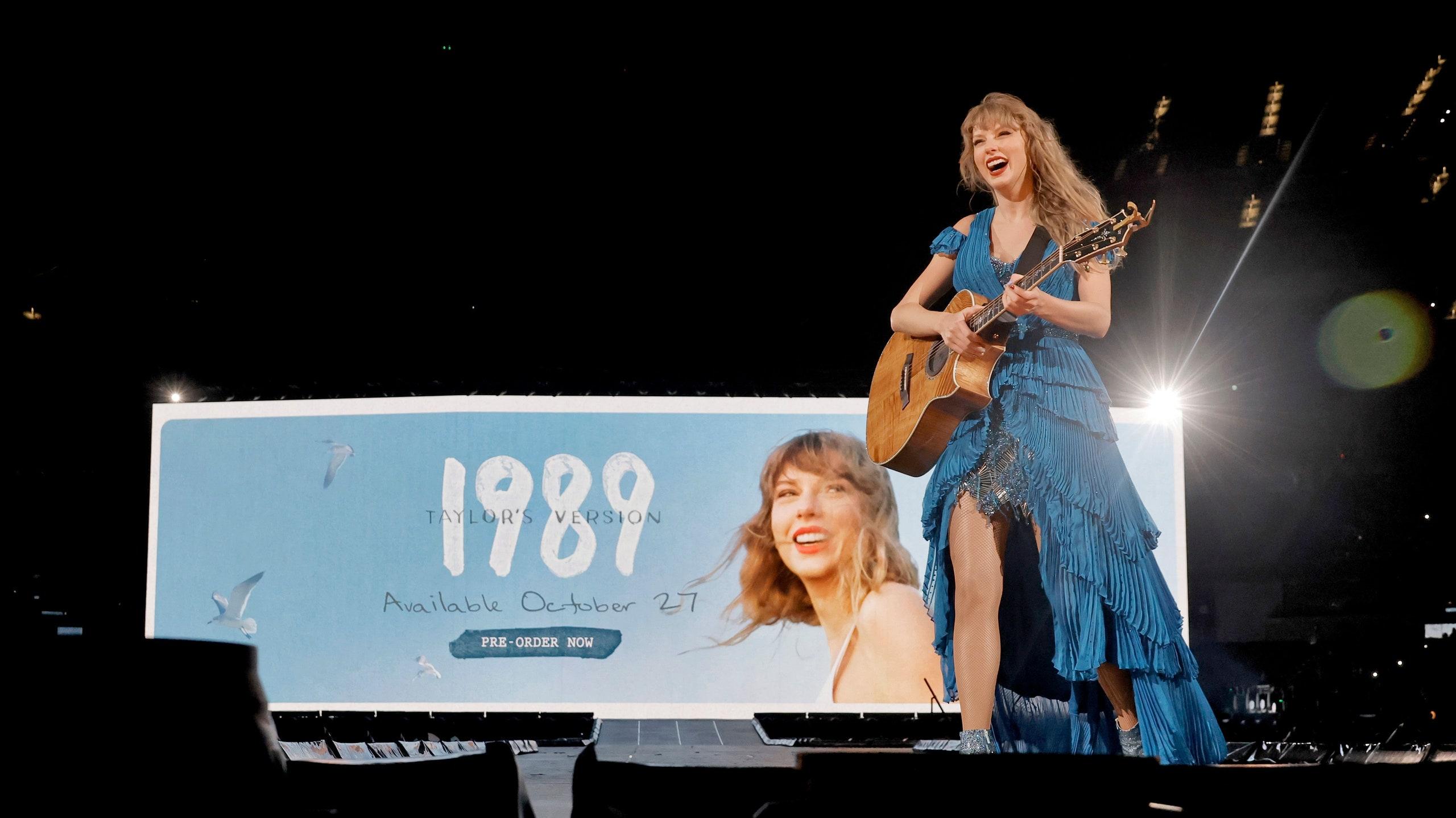 Taylor Swift Announces S Version With Karlie