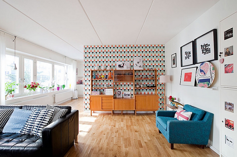 Wallpaper Enlivens The Beautiful Living Room With Midcentury Modern