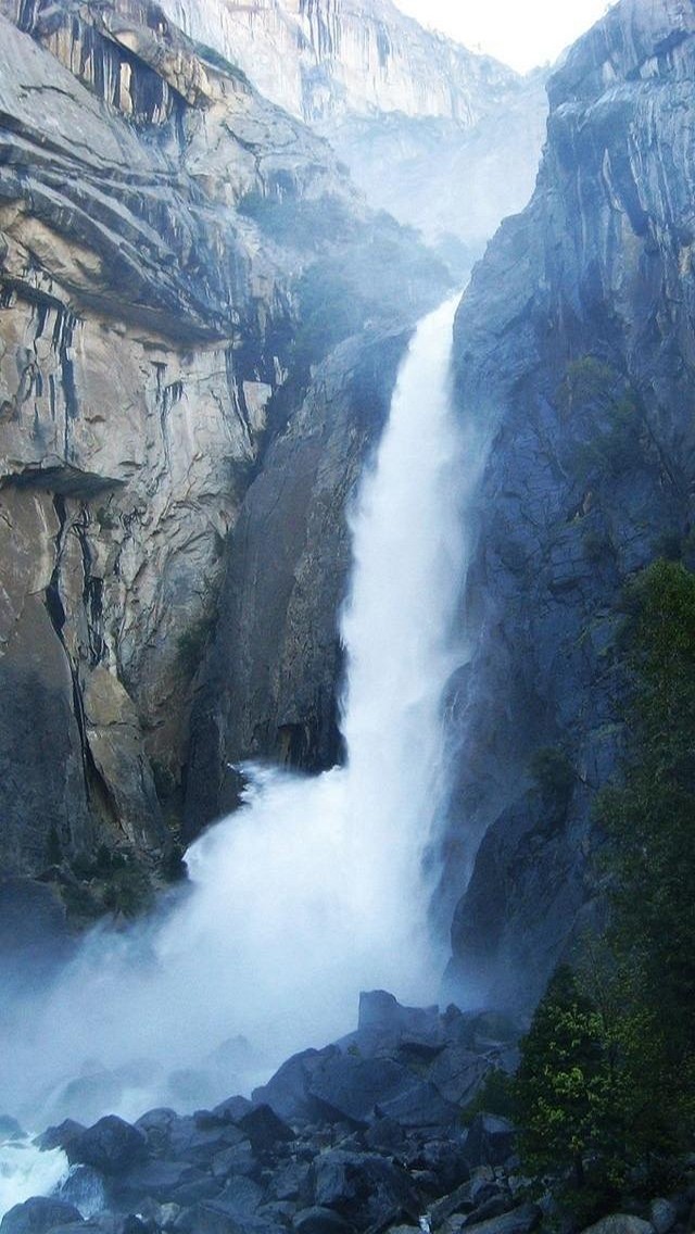 Yosemite Waterfall iPhone HD Background