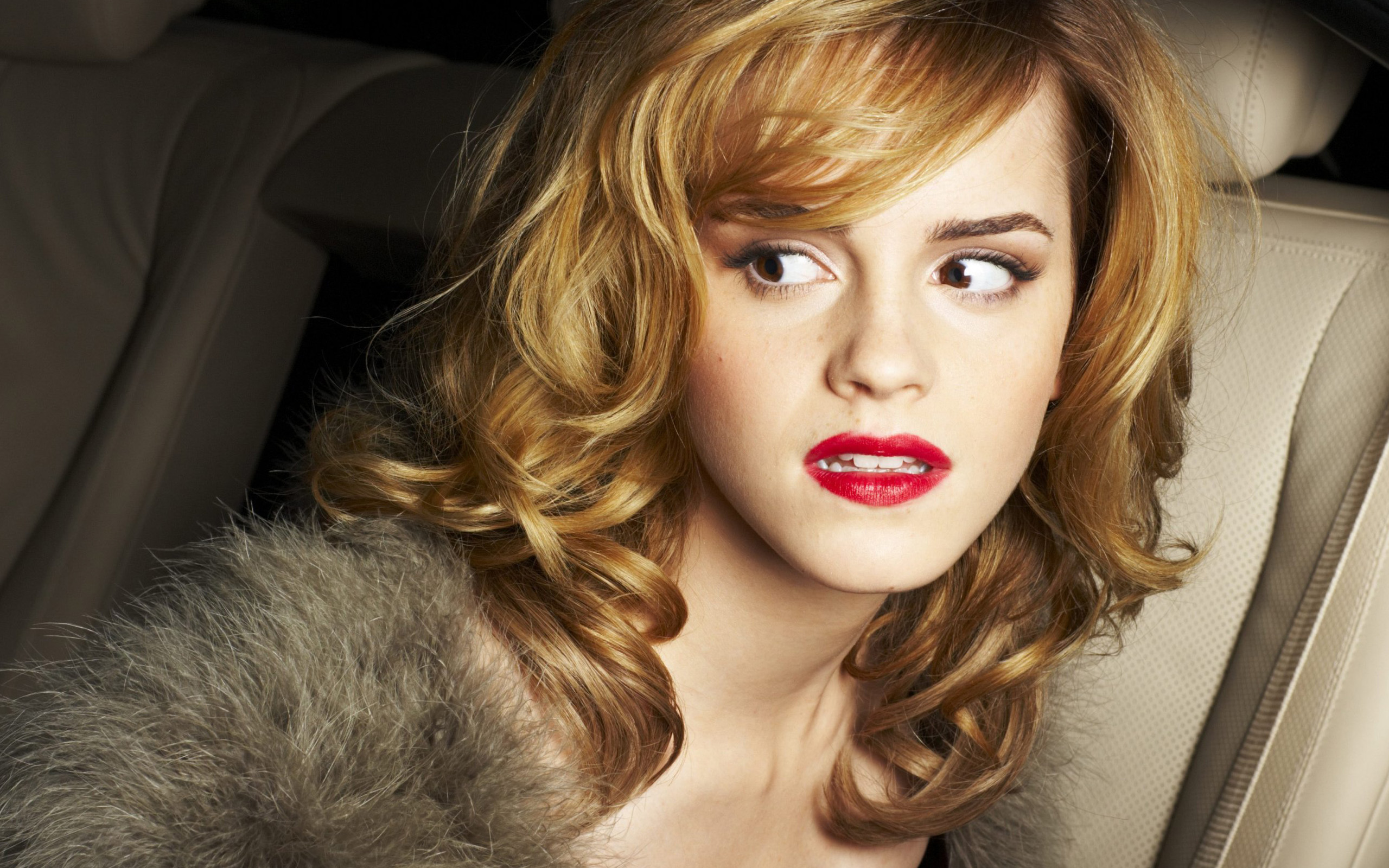 Emma Watson Widescreen Wallpaper HD