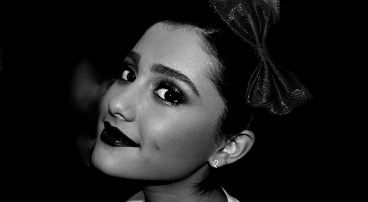 Ariana Grande HD Wallpaper Background Image