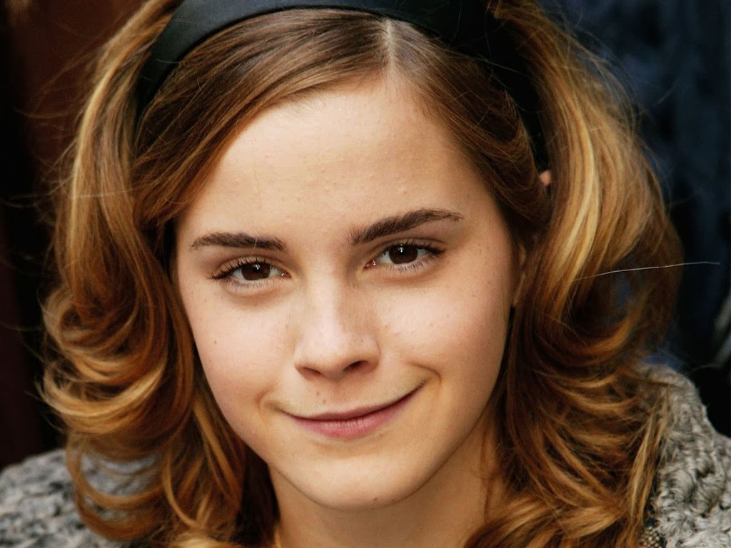 Emma Watson Widescreen Wallpaper