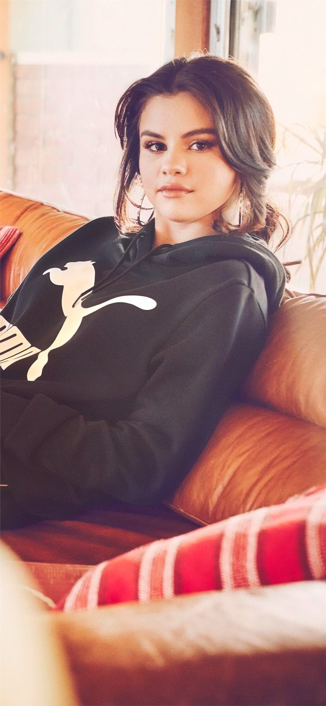 Selena Gomez Puma Cali Chase Iphone X Wallpaper