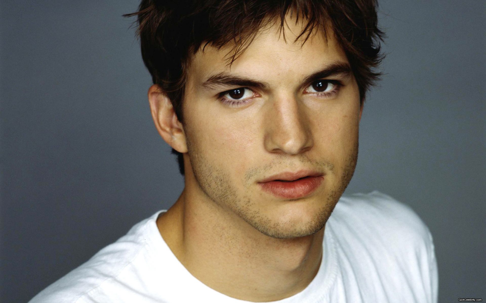 Ashton Kutcher Body HD Wallpaper Background Image