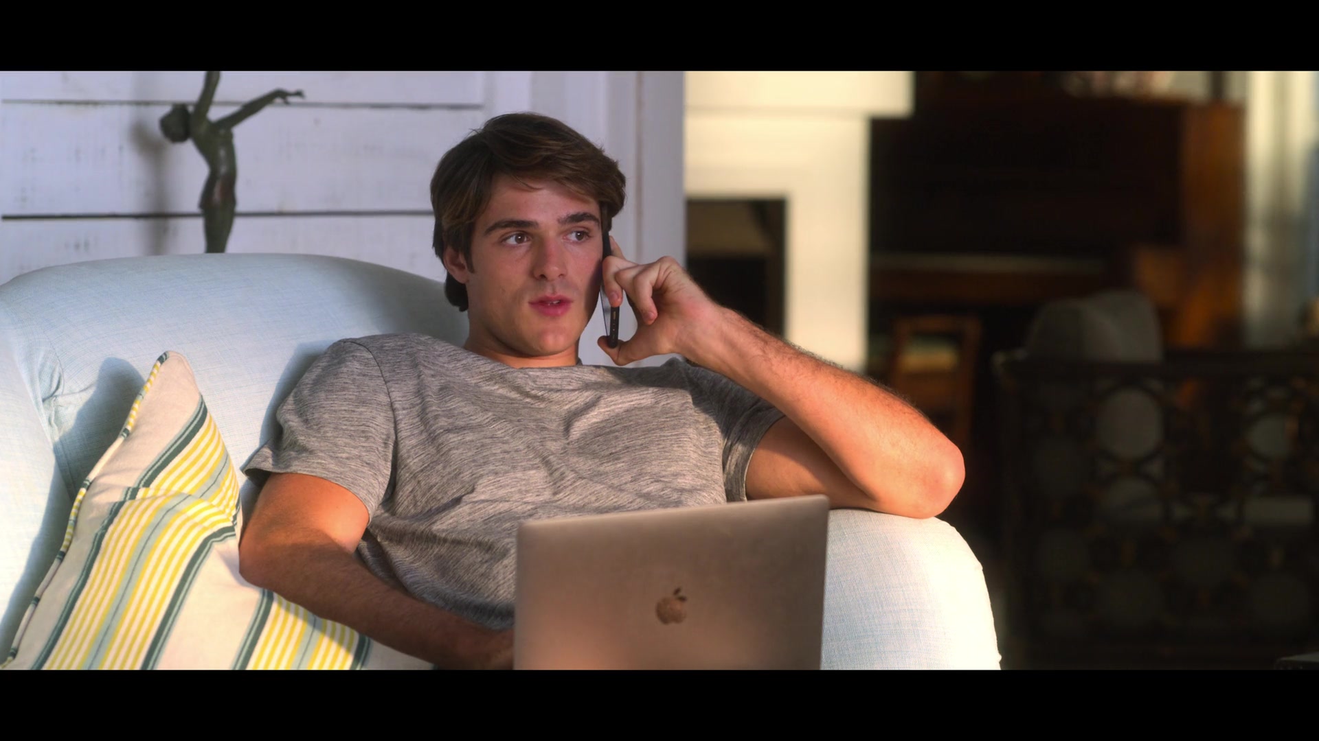 Apple Macbook Pro Laptop Of Actor Jacob Elordi As Noah Flynn In
