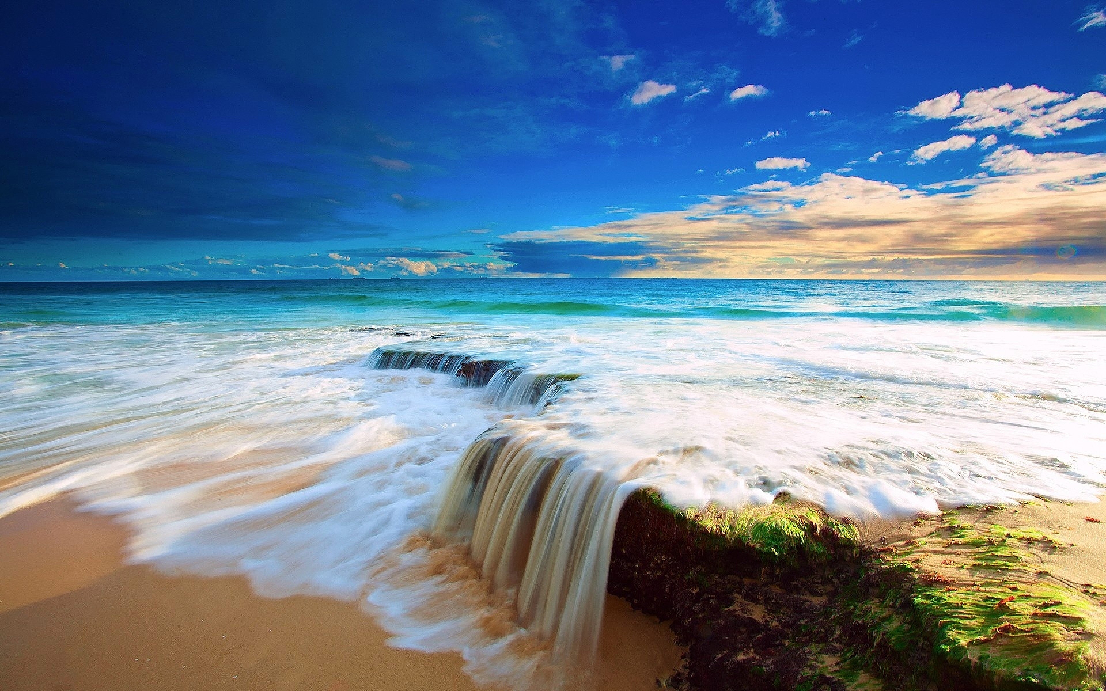 Summer Day At The Beach Ample Natural Scenery Wallpaper
