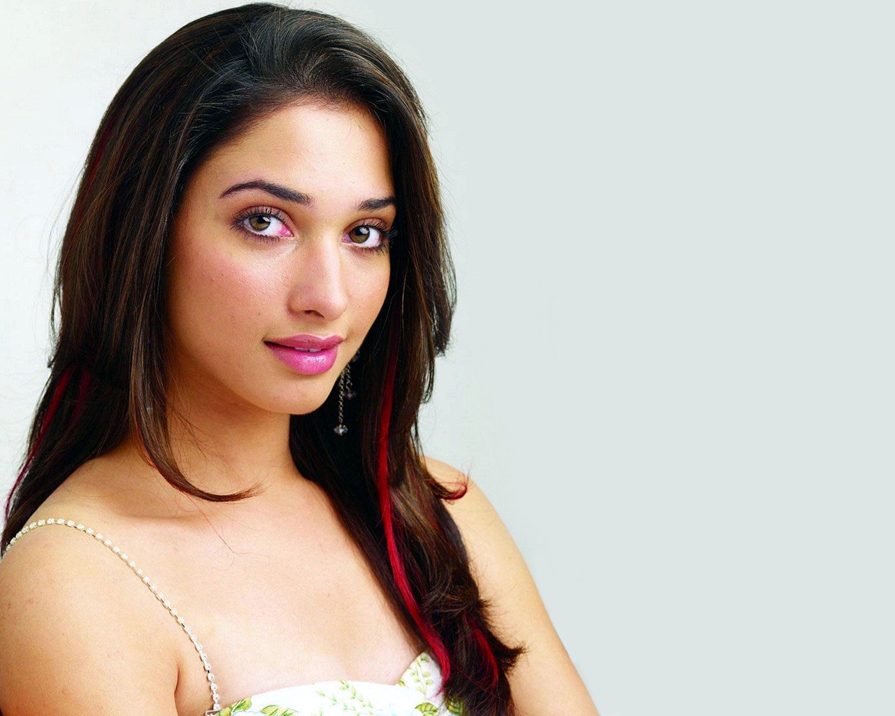 Tamanna South Actress Wallpaper HD