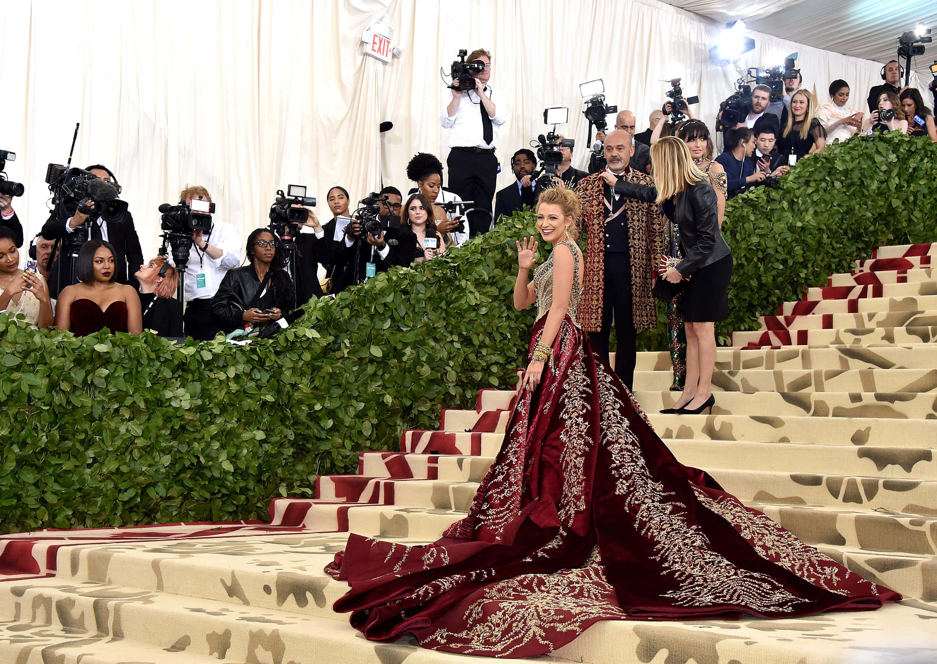 Glitz And Glamour At The Met Gala Wallpaper