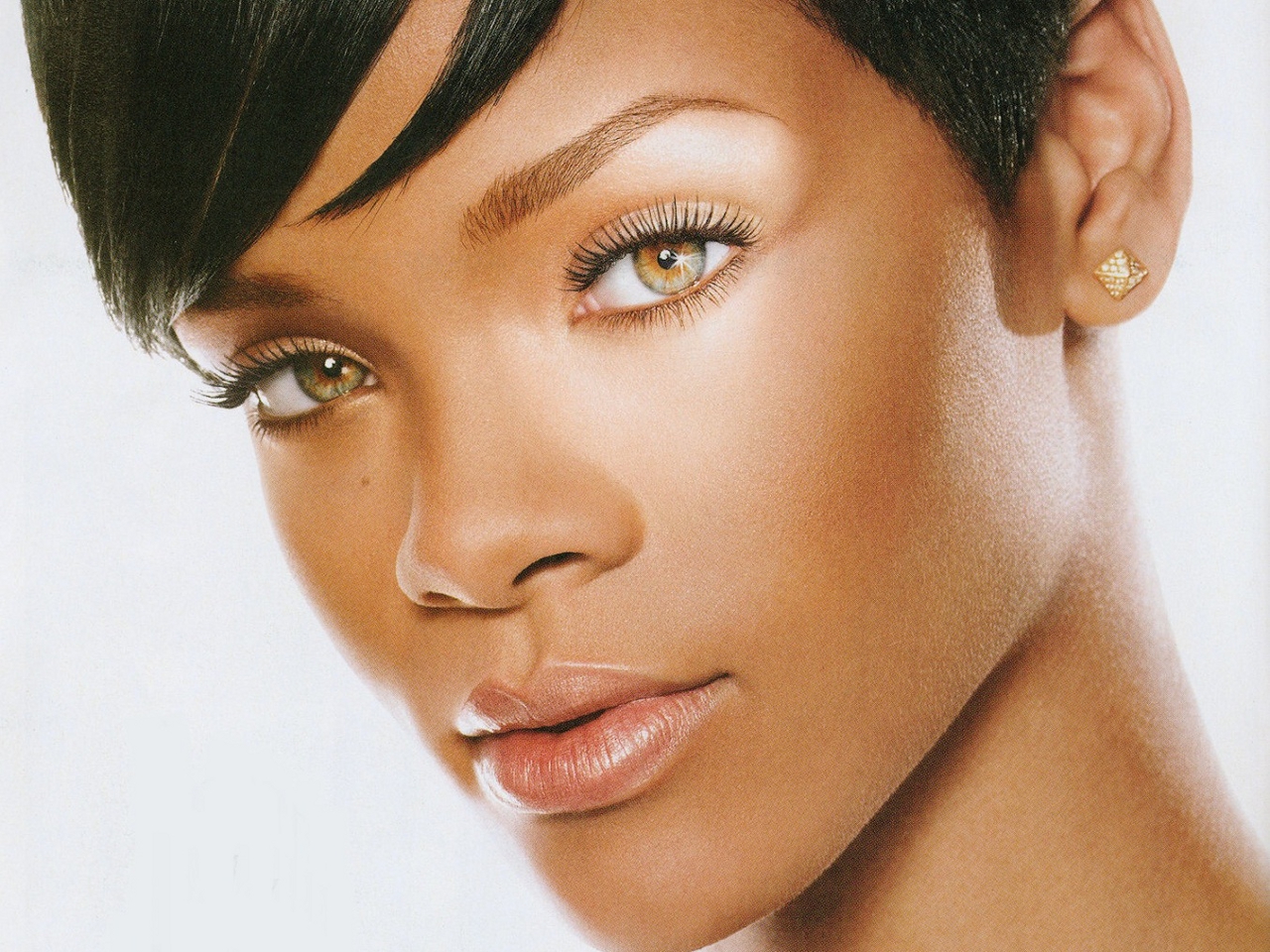 Image Rihanna Covergirl Mascara Light Up Wallpaper Photos