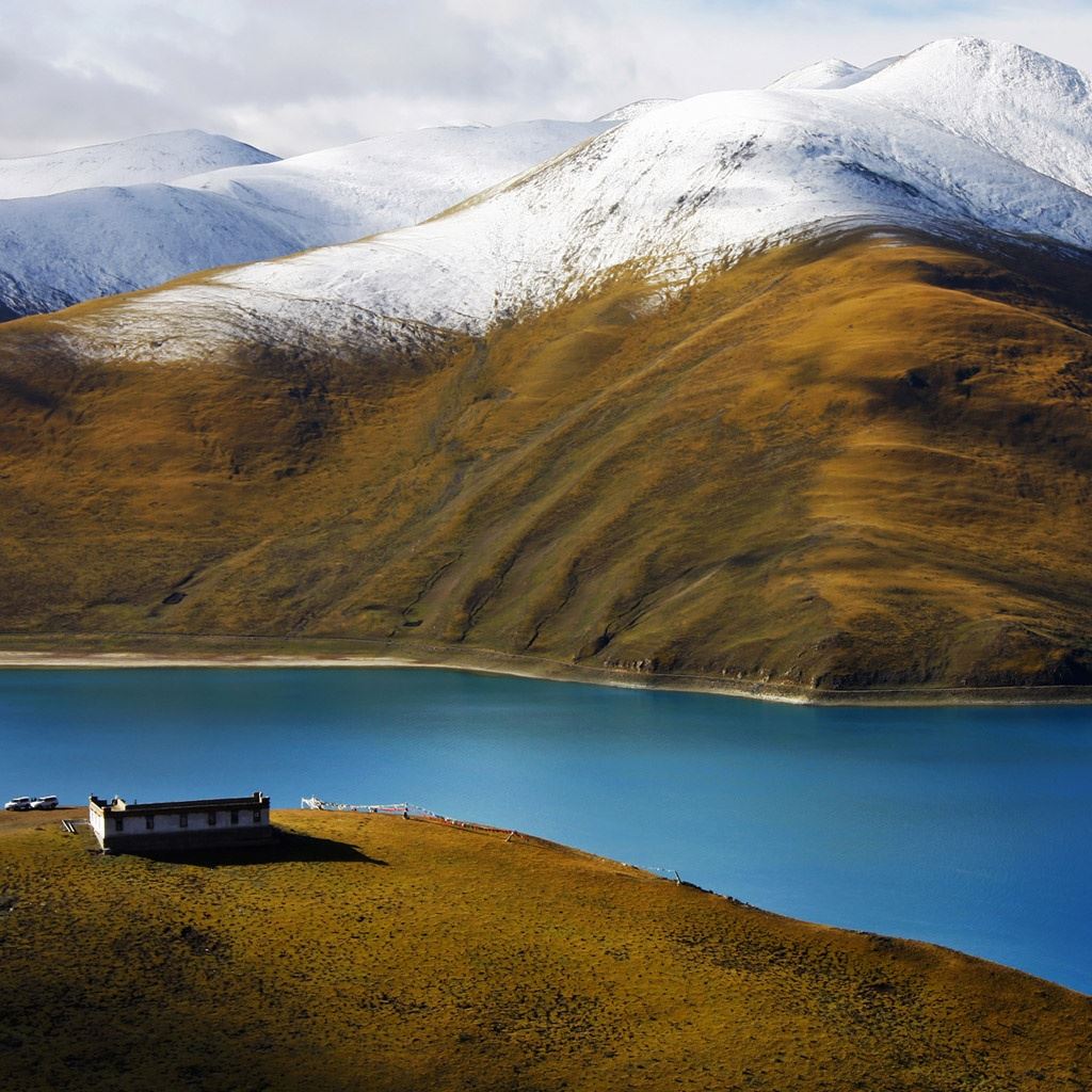Mountain Scenery iPad Wallpaper