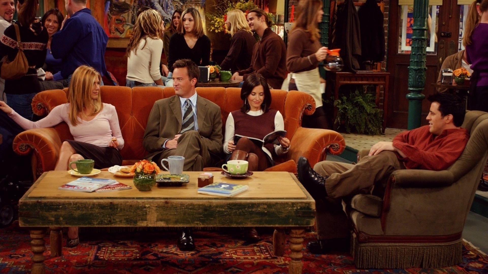 Friends Tv Series Shows Joey Tribbiani Sofa Wallpaper