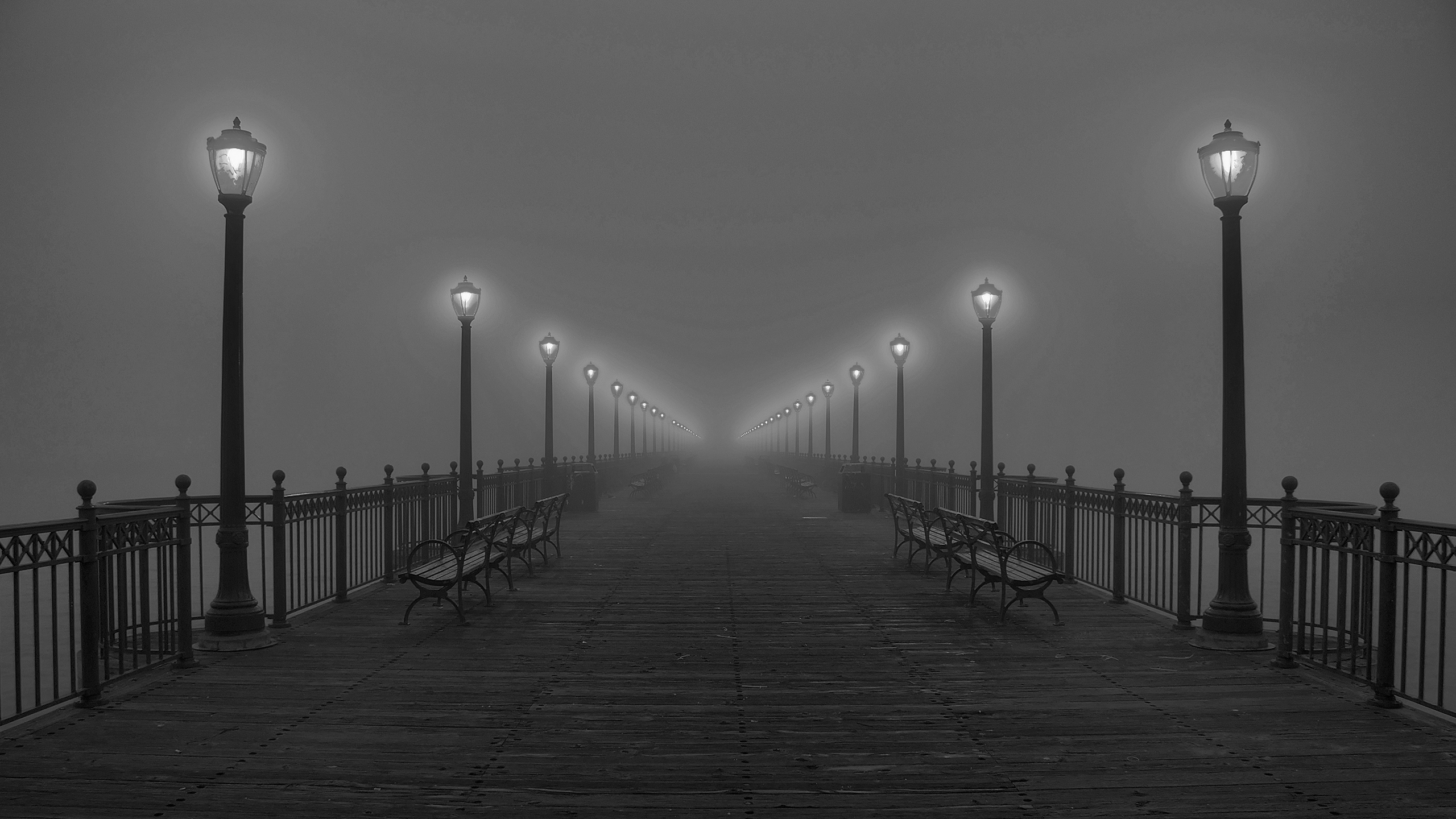 Black And Wallpaper White Fog Pier Lamps