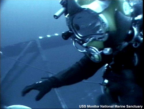 Nms Research And Recovery Diver Assisting In Bridge Deployment