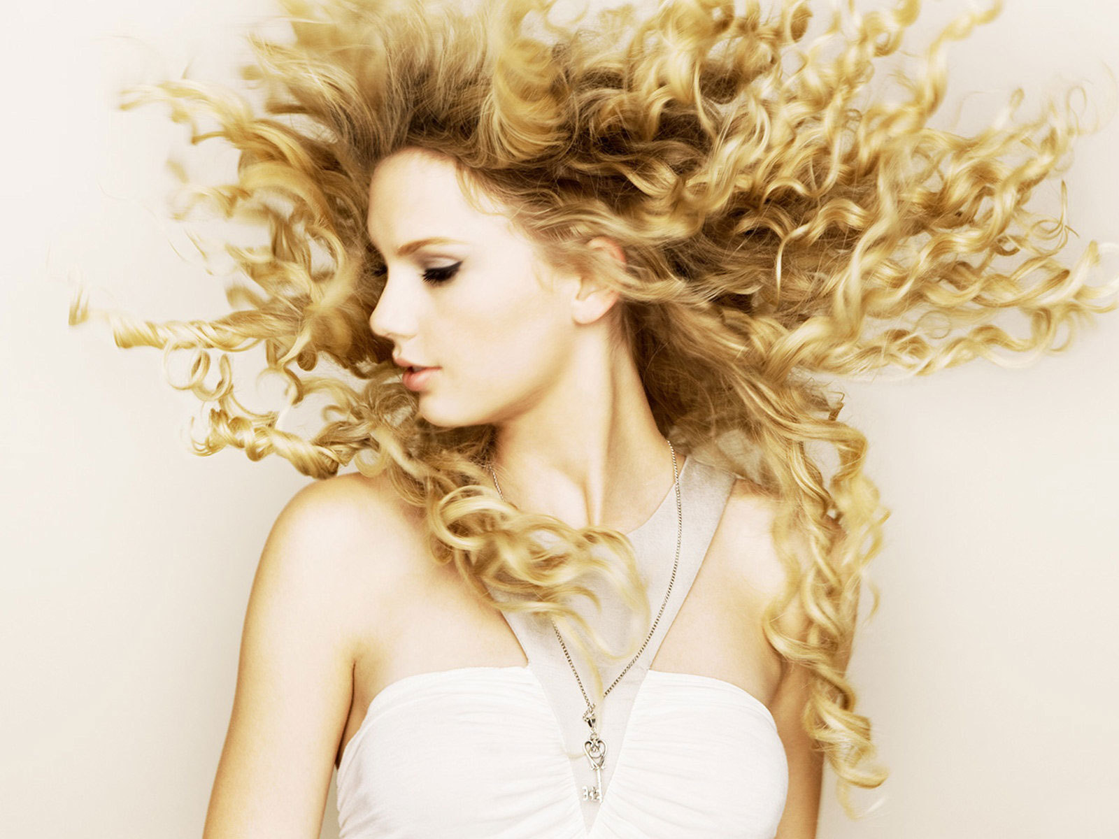 Fearless Taylor Swift Album Wallpaper