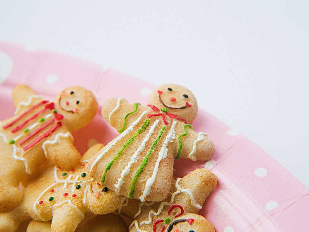Lovely Gingerbread Men Christmas Wallpaper