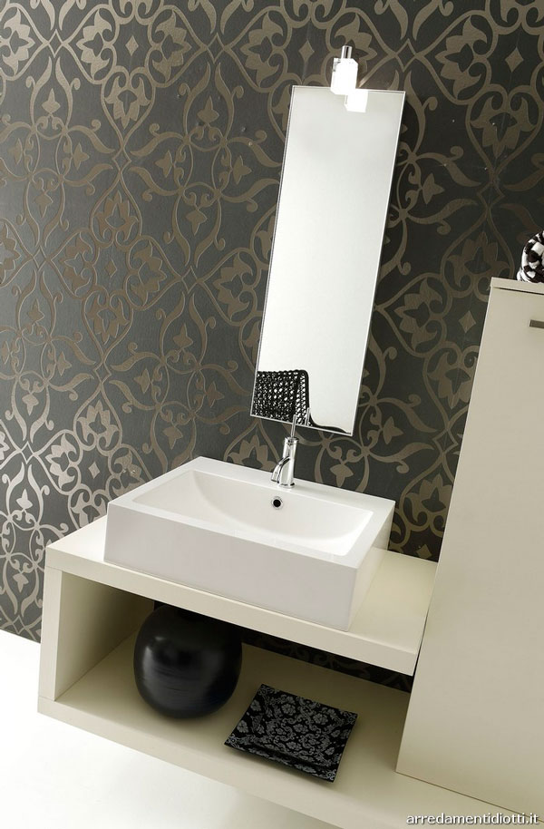 Bathroom with wall wallpaper 600x914