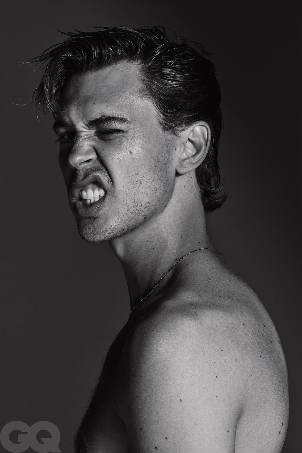 Austin Butler Posing For A Gq Photoshoot Wallpaper