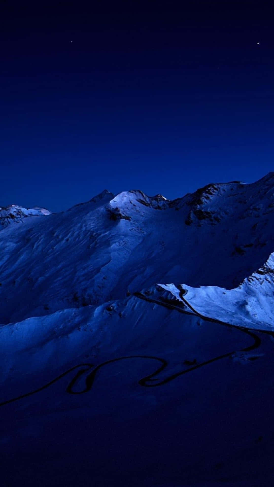 Dive Deeper Into The Blue Aesthetic With Blissful Visuals Wallpaper