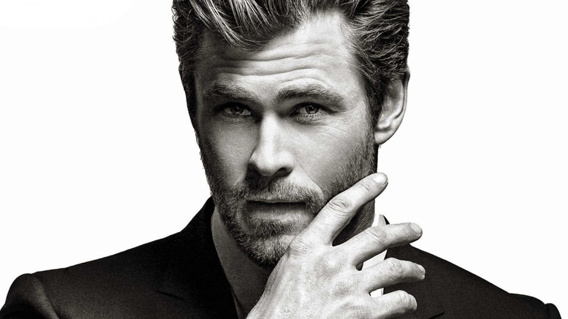 Chris Hemsworth Wallpaper High Resolution And Quality